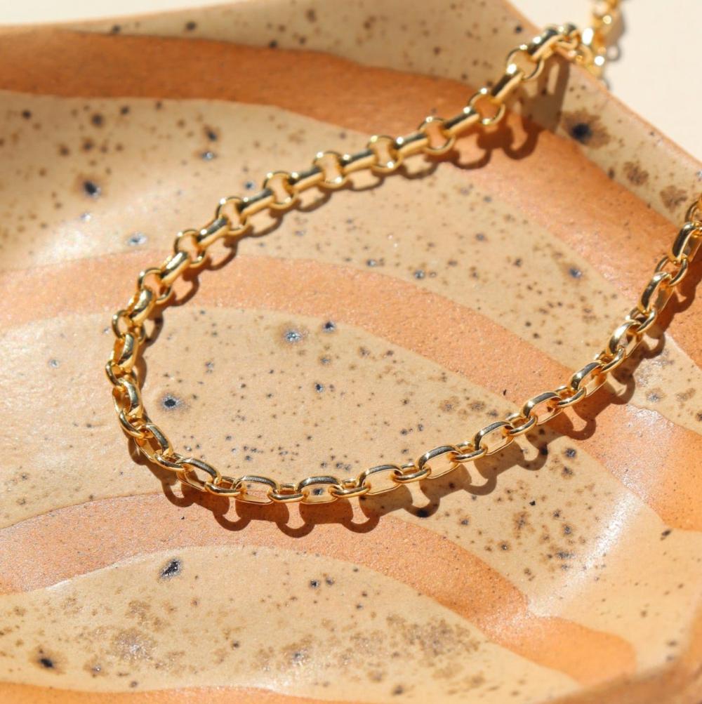 14k gold fill Roen anklet on a orange plate