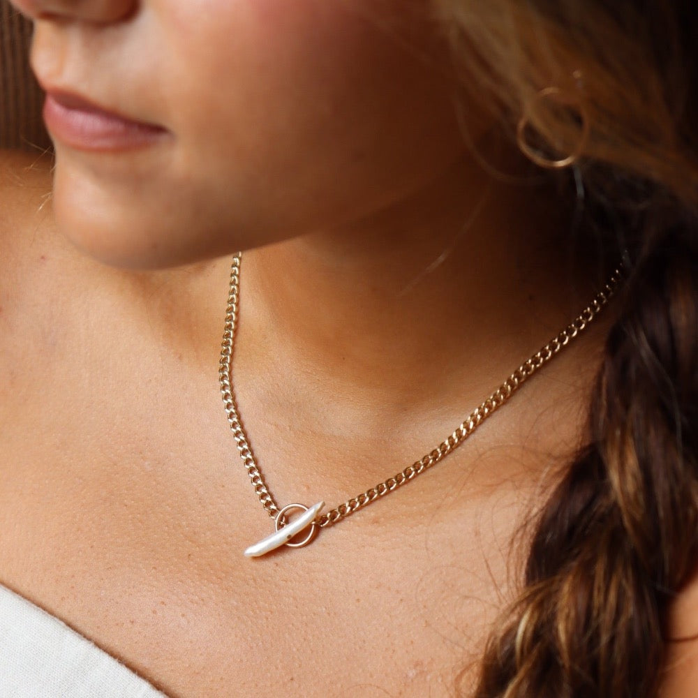 Model wearing 14k gold fill Del Mer Toggle necklace