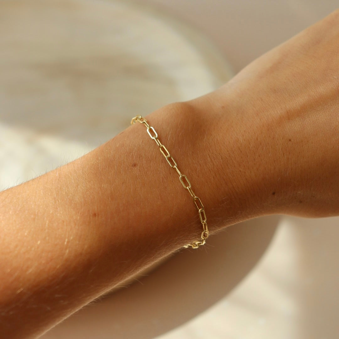 Model wearing 14k gold fill Narrow links Bracelet.