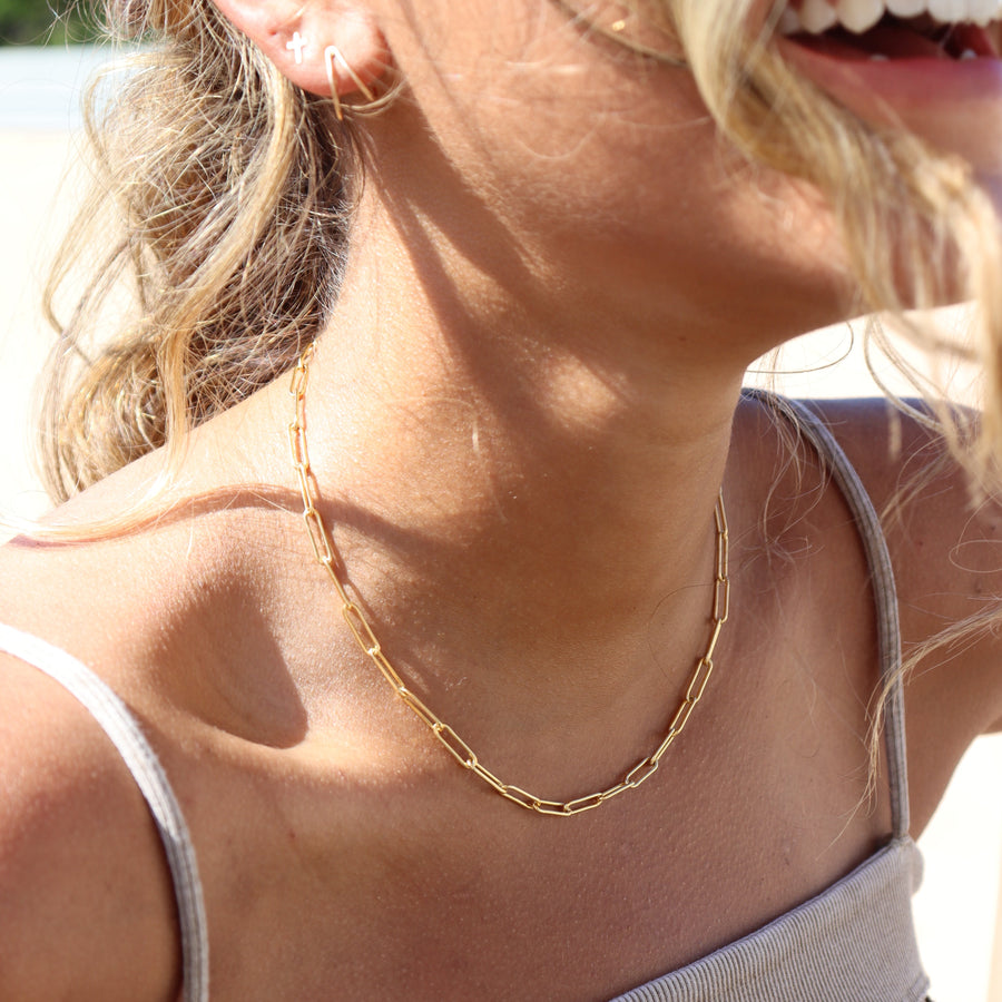 Model wearing 14k gold fill Chain Link choker.